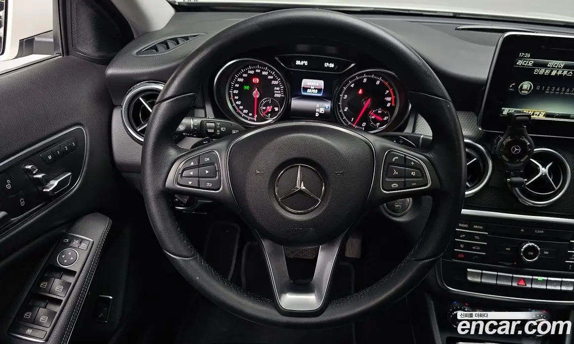 Mercedes-Benz GLA-Class 2017 2.0 автомат (гидро), фото 19