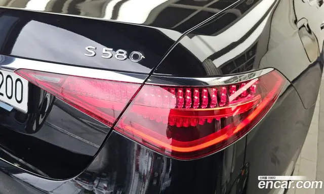 Mercedes-Benz S-Class 2024 4.0 автомат (гидро), миниатюра 9