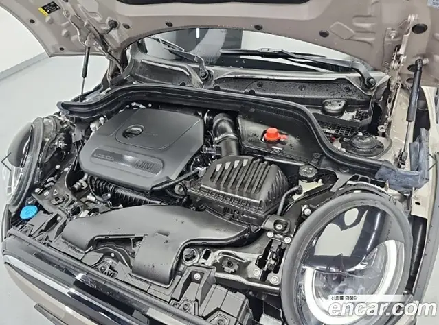 Mini Cooper Convertible 2024 1.5 автомат (гидро), миниатюра 6