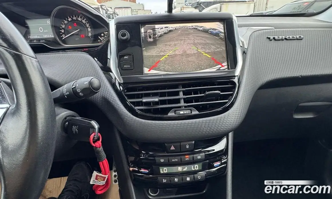 Peugeot 2008 2016 1.6 автомат (гидро), фото 17