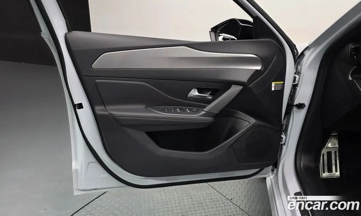 Peugeot 308 2024 1.2 автомат (гидро), фото 14
