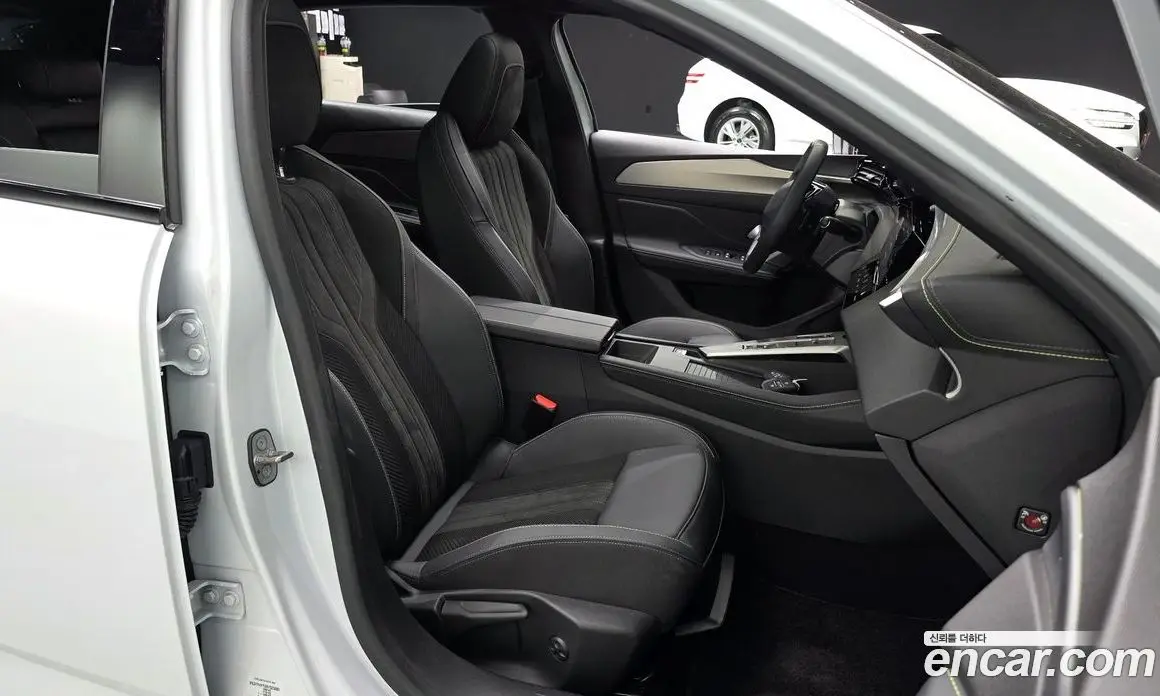 Peugeot 308 2024 1.2 автомат (гидро), фото 17