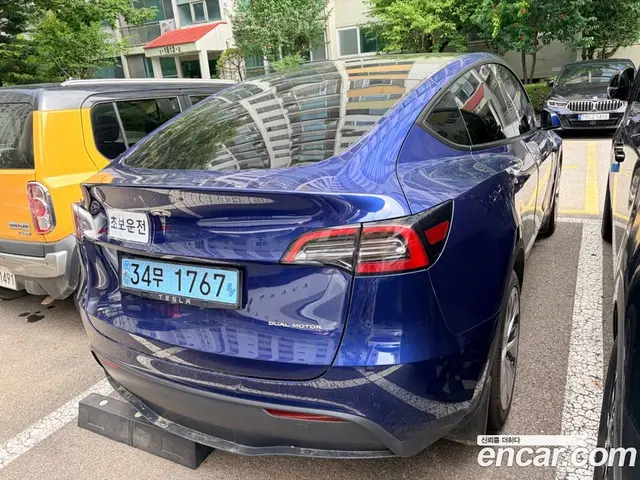 Tesla Model Y 2022 автомат (гидро), миниатюра 3