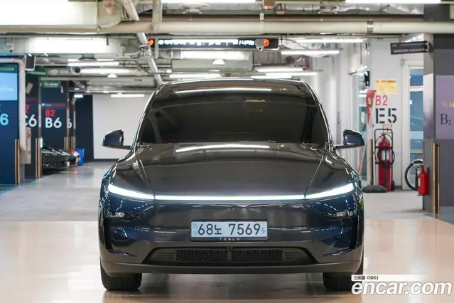Tesla Model Y 2026 1.0 автомат (гидро), миниатюра 3