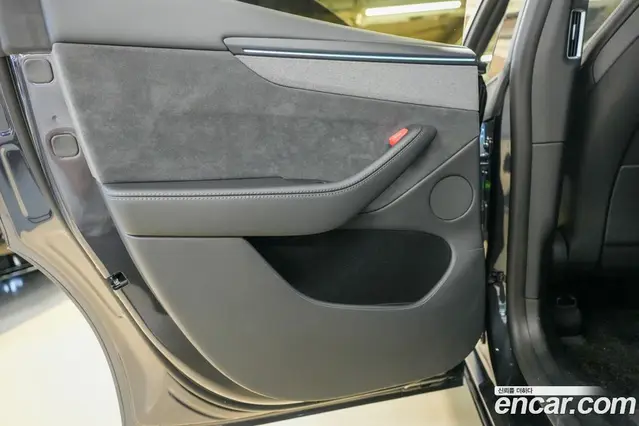 Tesla Model Y 2026 1.0 автомат (гидро), миниатюра 8