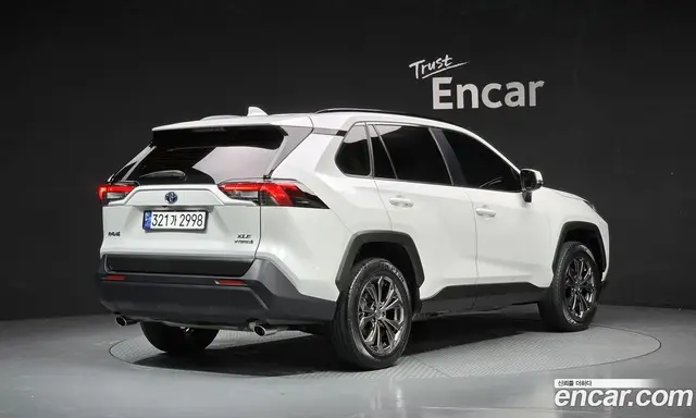 Toyota RAV4 2023 2.5 автомат (гидро), миниатюра 2