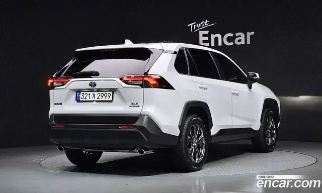 Toyota RAV4 2023 2.5 автомат (гидро), миниатюра 2