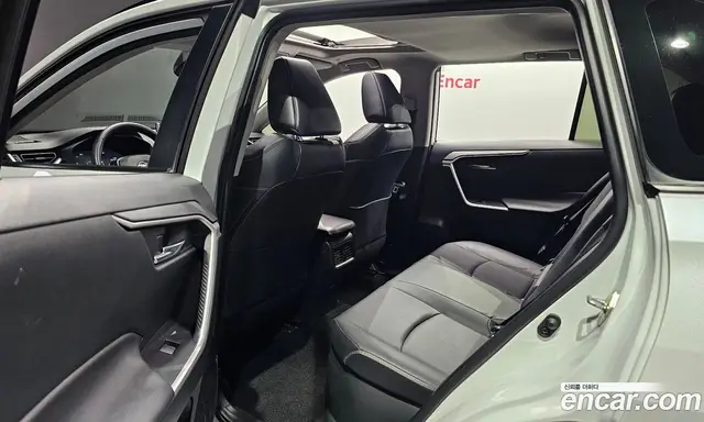 Toyota RAV4 2023 2.5 автомат (гидро), миниатюра 11