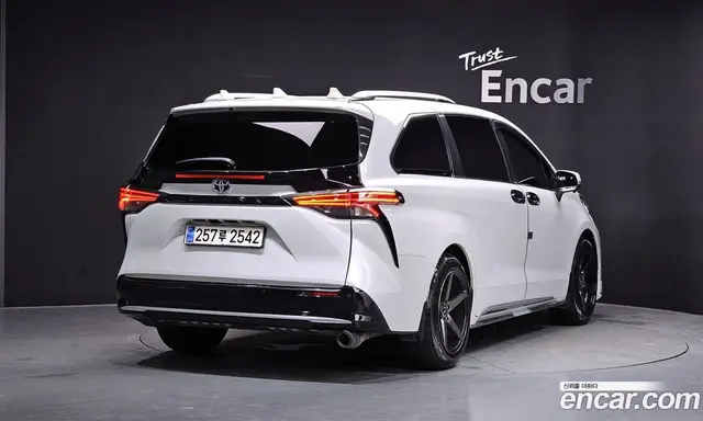 Toyota Sienna 2023 2.5 автомат (гидро), миниатюра 2