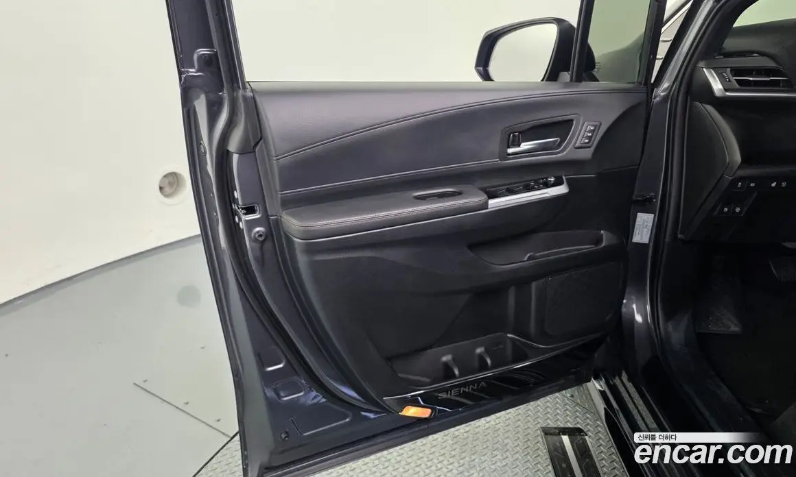 Toyota Sienna 2025 2.5 автомат (гидро), фото 14