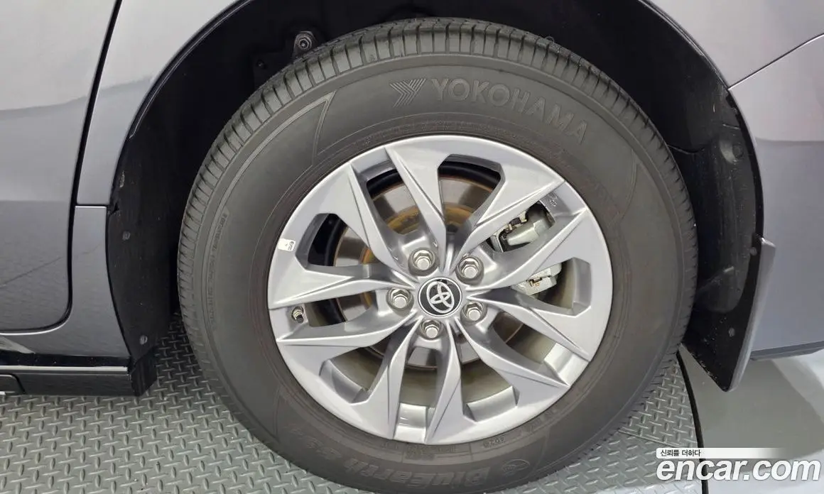 Toyota Sienna 2025 2.5 автомат (гидро), фото 7