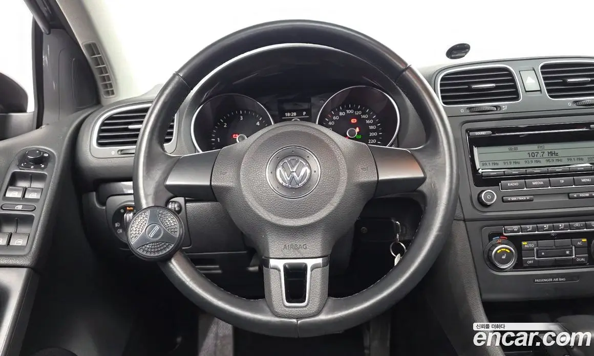 Volkswagen Golf 2010 2.0 автомат (гидро), фото 13