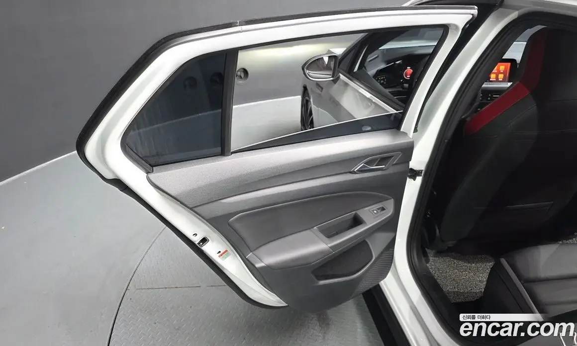 Volkswagen Golf 2024 2.0 автомат (гидро), фото 14