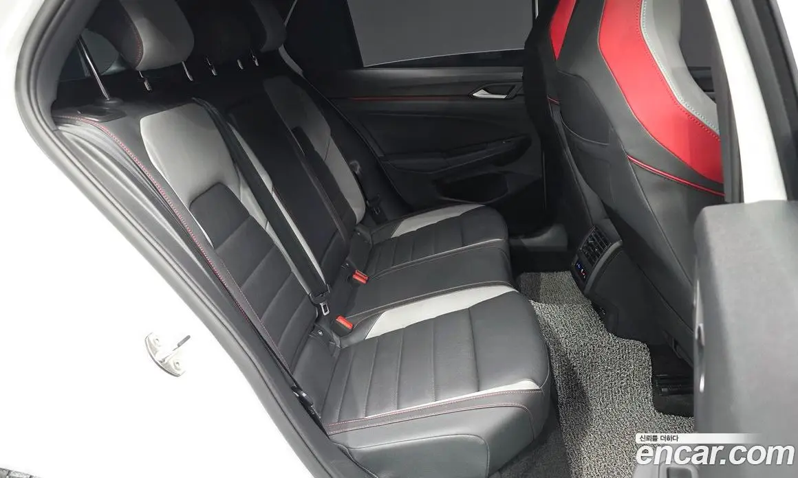 Volkswagen Golf 2024 2.0 автомат (гидро), фото 17