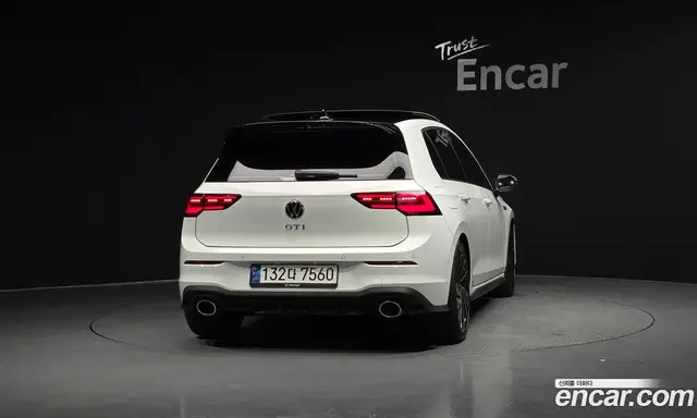 Volkswagen Golf 2024 2.0 автомат (гидро), миниатюра 3