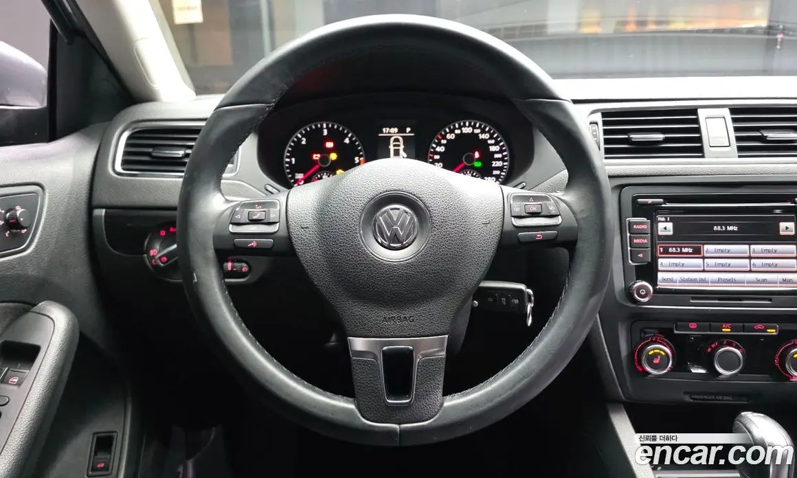 Volkswagen Jetta 2014 1.6 автомат (гидро), фото 13