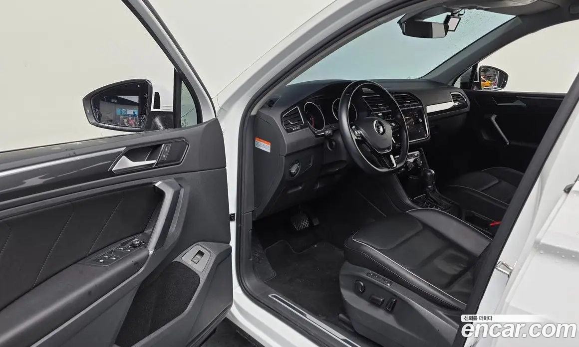 Volkswagen Tiguan 2018 2.0 автомат (гидро), фото 13