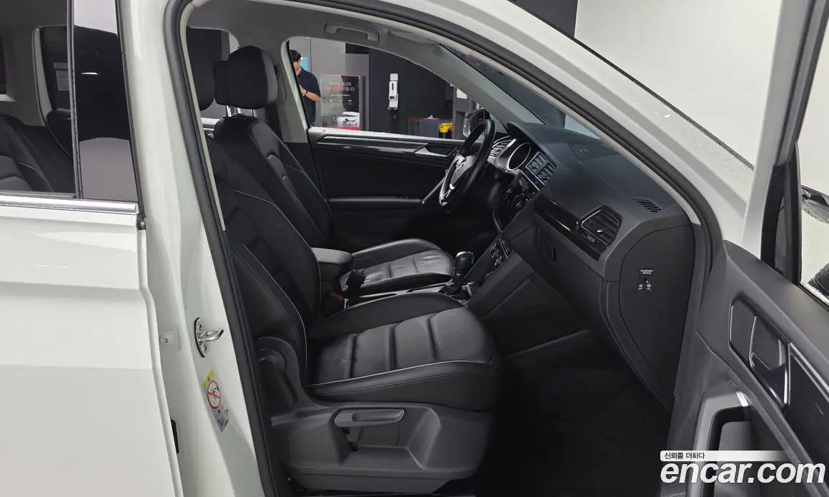 Volkswagen Tiguan 2018 2.0 автомат (гидро), фото 17