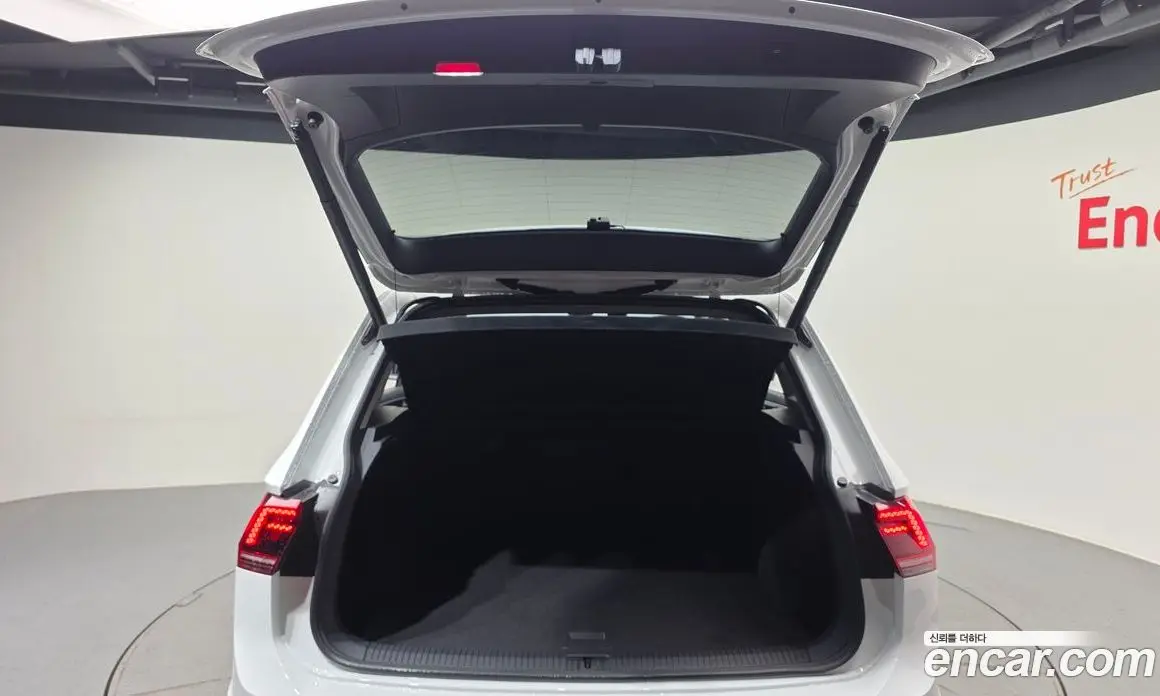 Volkswagen Tiguan 2018 2.0 автомат (гидро), фото 26