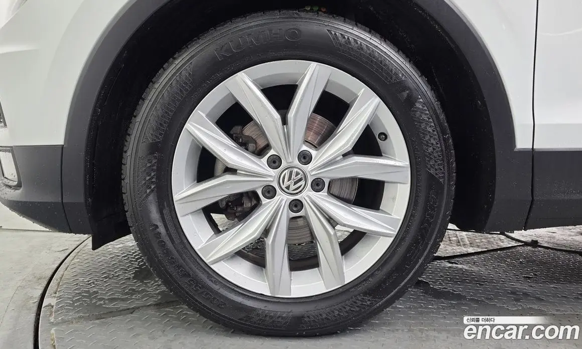 Volkswagen Tiguan 2018 2.0 автомат (гидро), фото 5