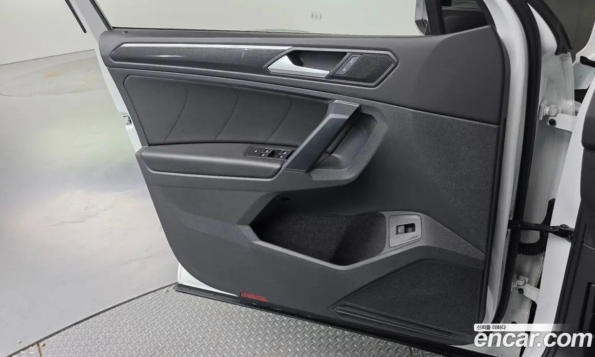 Volkswagen Tiguan 2023 2.0 автомат (гидро), фото 14