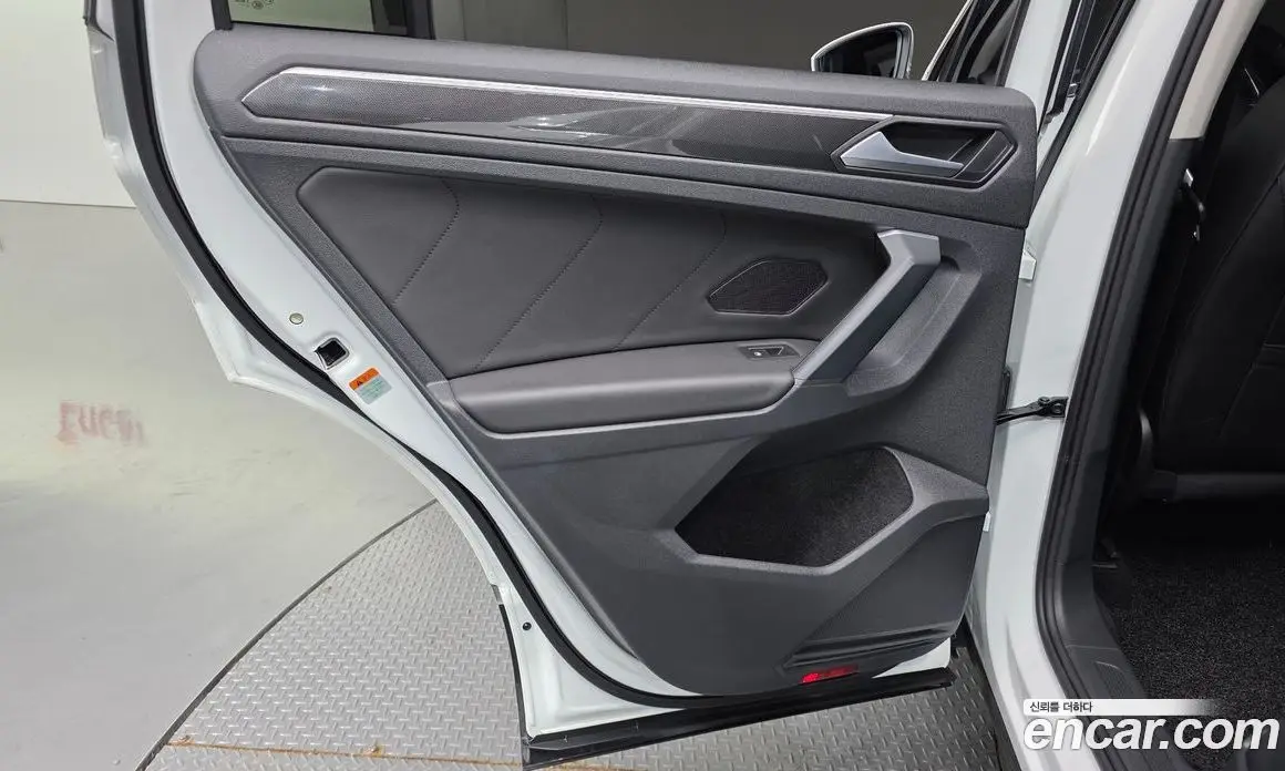 Volkswagen Tiguan 2023 2.0 автомат (гидро), фото 15
