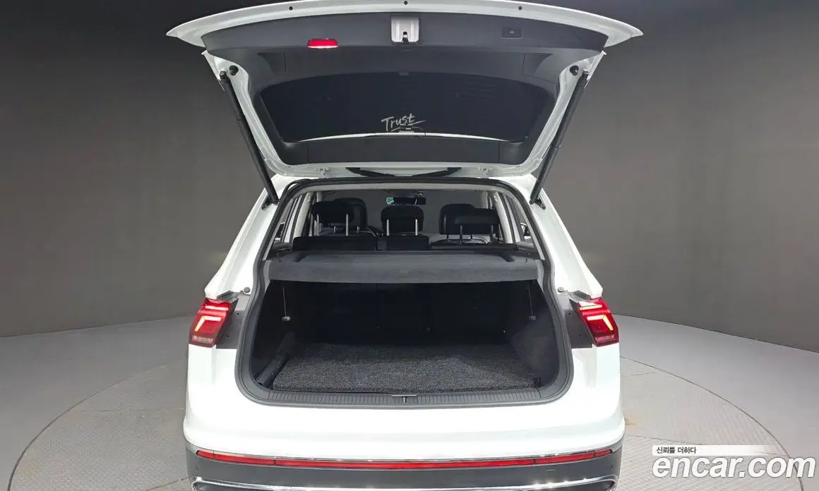 Volkswagen Tiguan 2023 2.0 автомат (гидро), фото 31