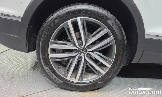 Volkswagen Tiguan 2023 2.0 автомат (гидро), миниатюра 5