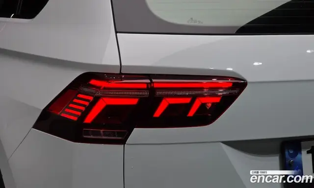 Volkswagen Tiguan 2023 2.0 автомат (гидро), миниатюра 9