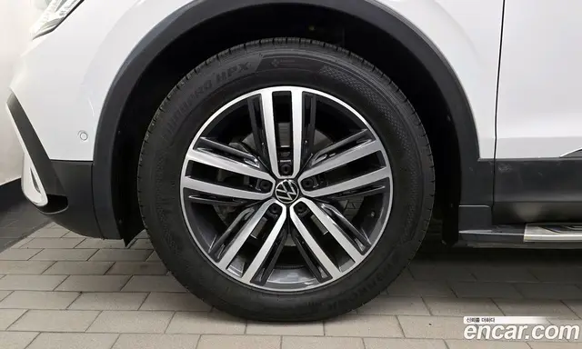 Volkswagen Tiguan 2023 2.0 автомат (гидро), миниатюра 5