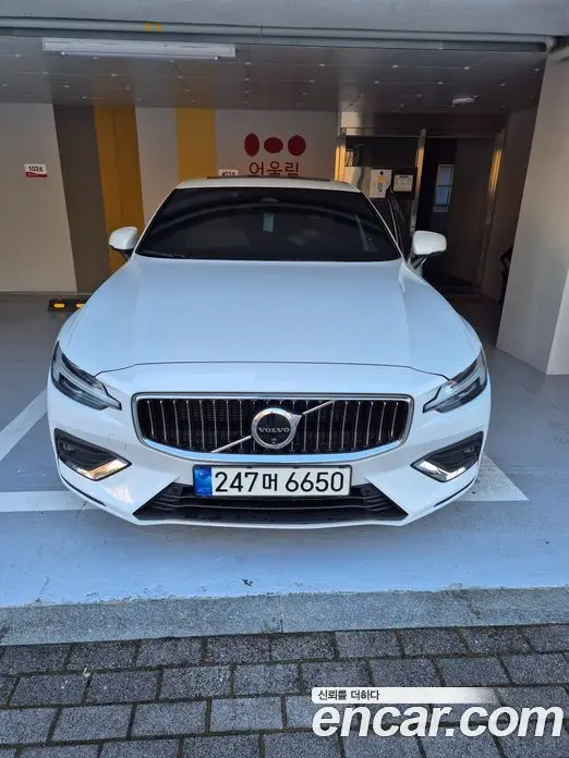 Volvo S60 2023 2.0 автомат (гидро), миниатюра 2