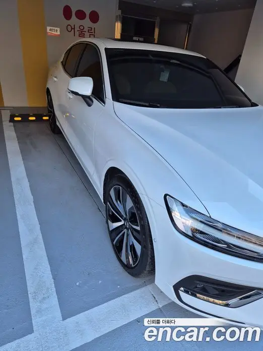 Volvo S60 2023 2.0 автомат (гидро), фото 3