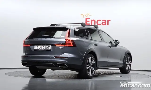 Volvo V60 2019 2.0 автомат (гидро), миниатюра 2