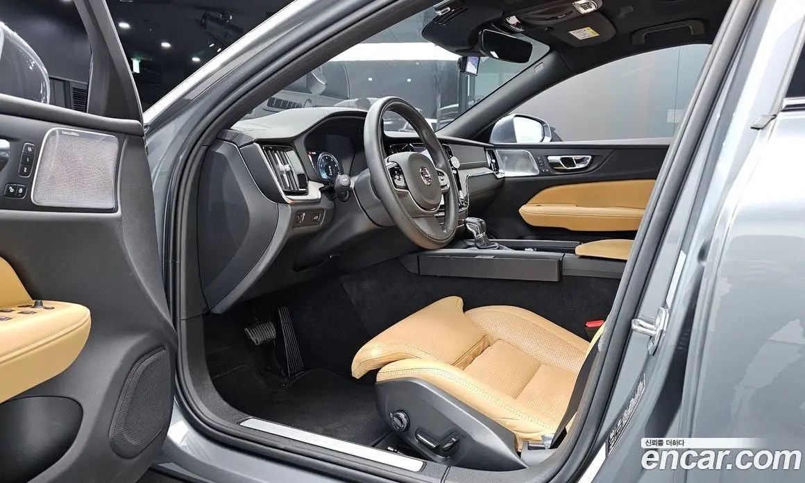 Volvo V60 2019 2.0 автомат (гидро), фото 13
