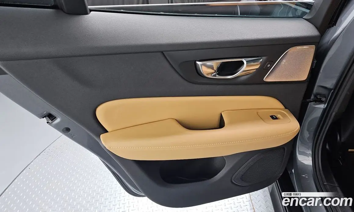 Volvo V60 2019 2.0 автомат (гидро), фото 15