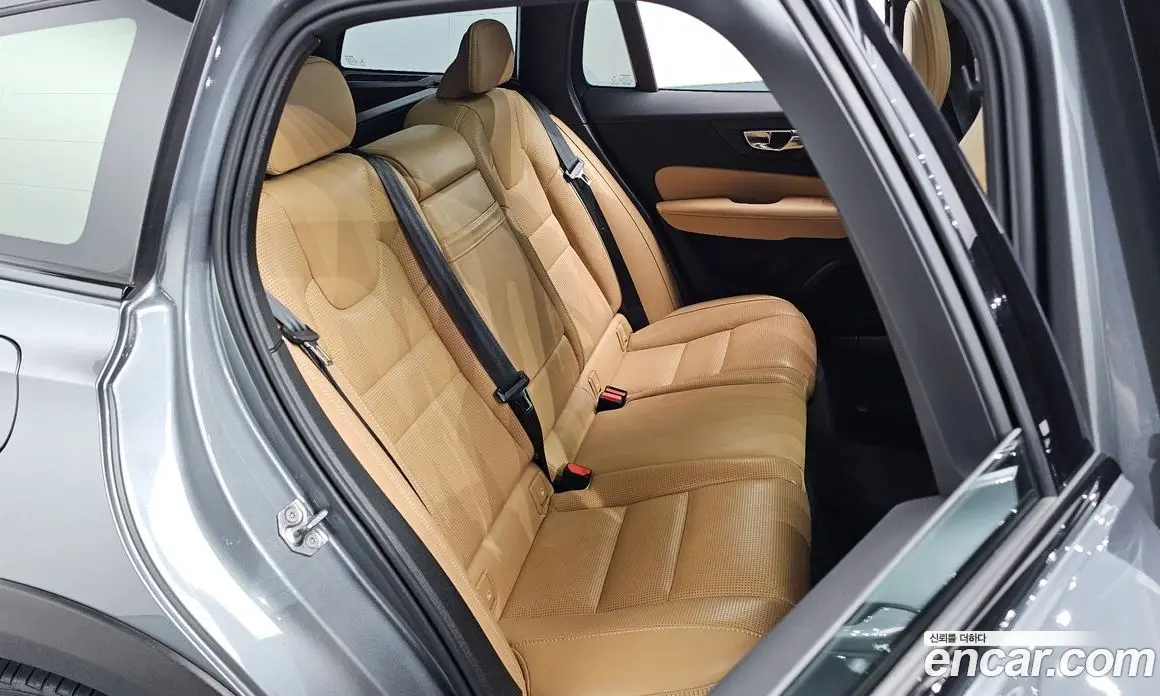 Volvo V60 2019 2.0 автомат (гидро), фото 17