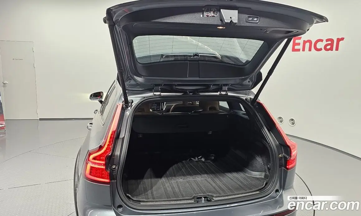 Volvo V60 2019 2.0 автомат (гидро), фото 35