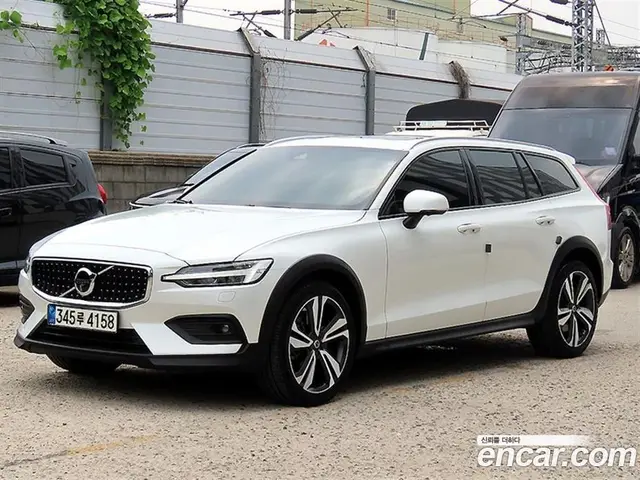 Volvo V60 2020 2.0 автомат (гидро), миниатюра 2