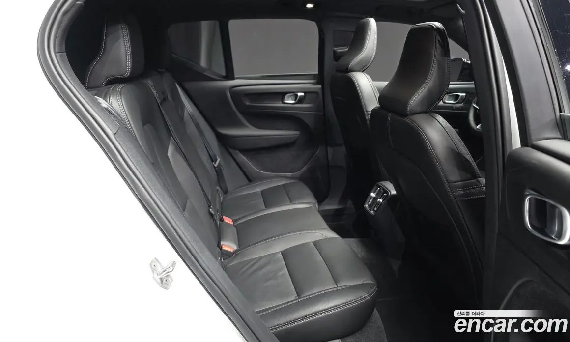 Volvo XC40 2022 0.2 автомат (гидро), фото 18