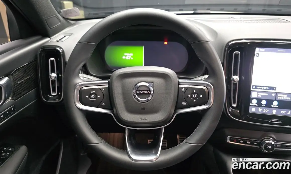 Volvo XC40 2022 0.2 автомат (гидро), фото 19
