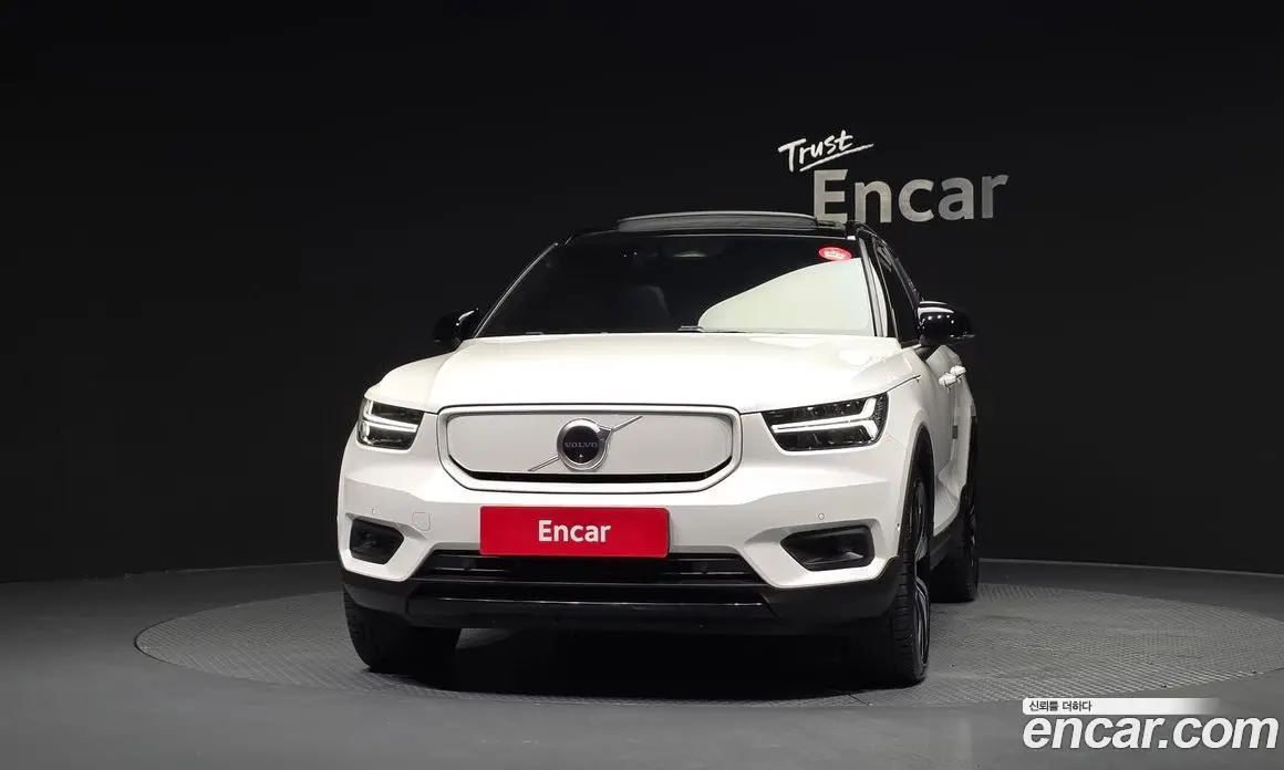 Volvo XC40 2022 0.2 автомат (гидро), фото 3