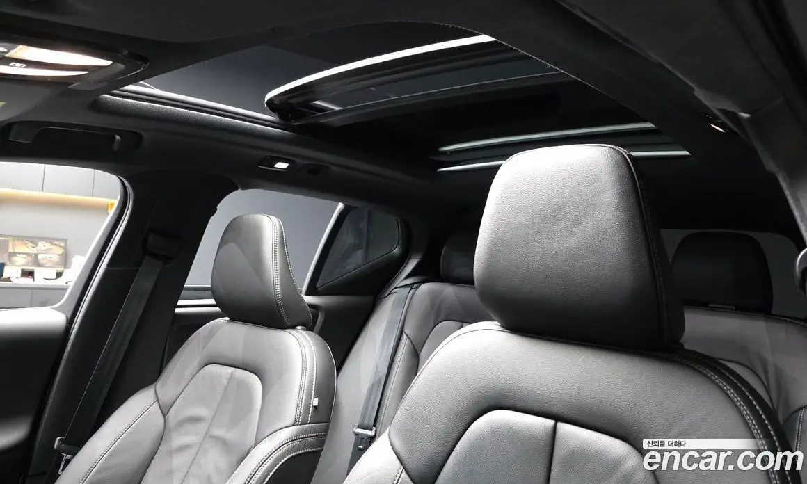 Volvo XC40 2022 0.2 автомат (гидро), фото 25