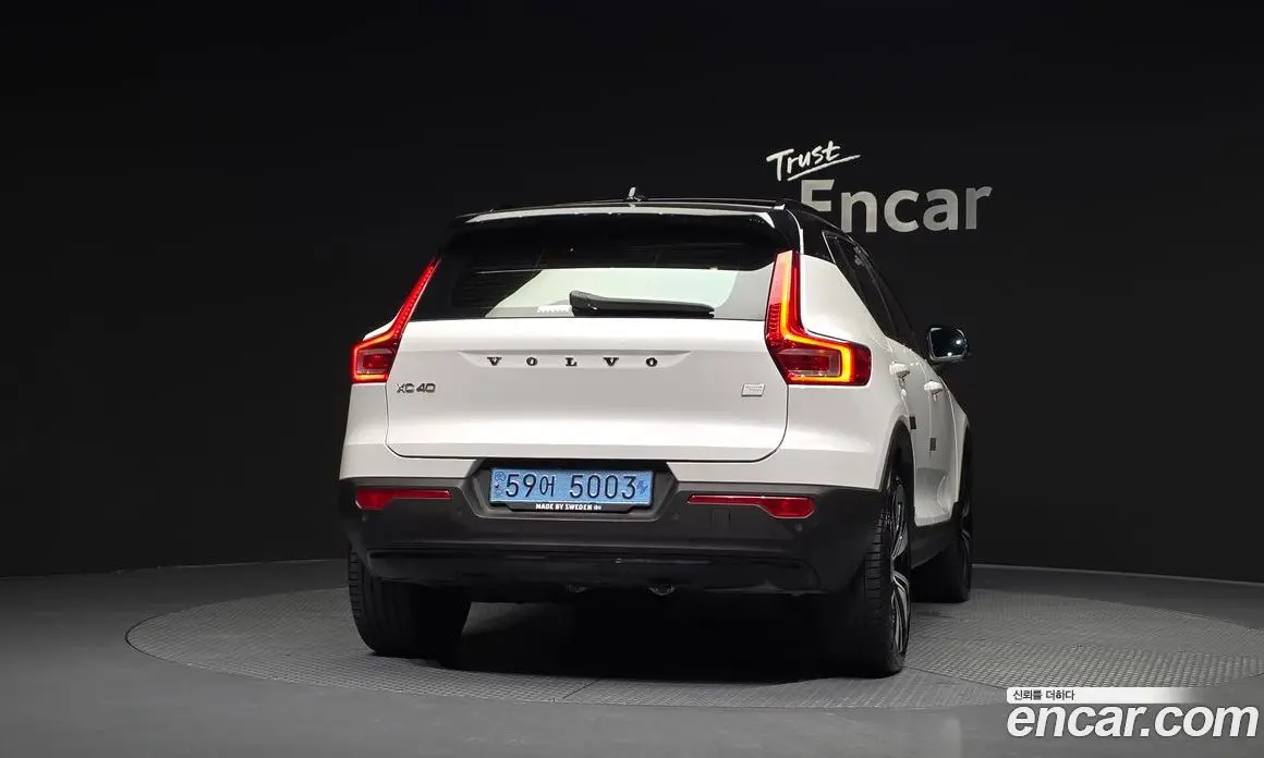 Volvo XC40 2022 0.2 автомат (гидро), фото 4