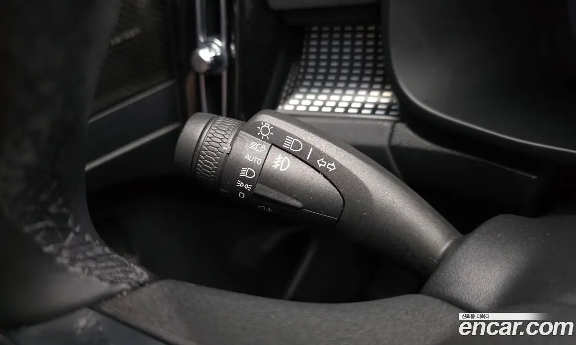 Volvo XC40 2022 0.2 автомат (гидро), фото 31