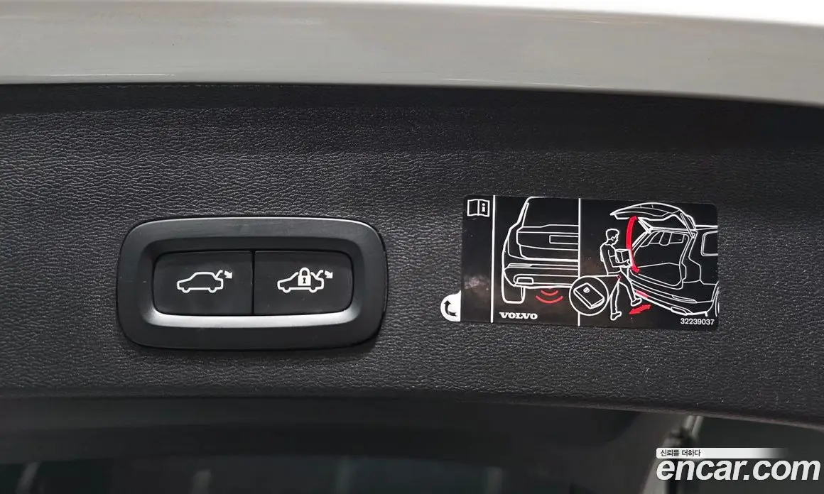 Volvo XC40 2022 0.2 автомат (гидро), фото 32