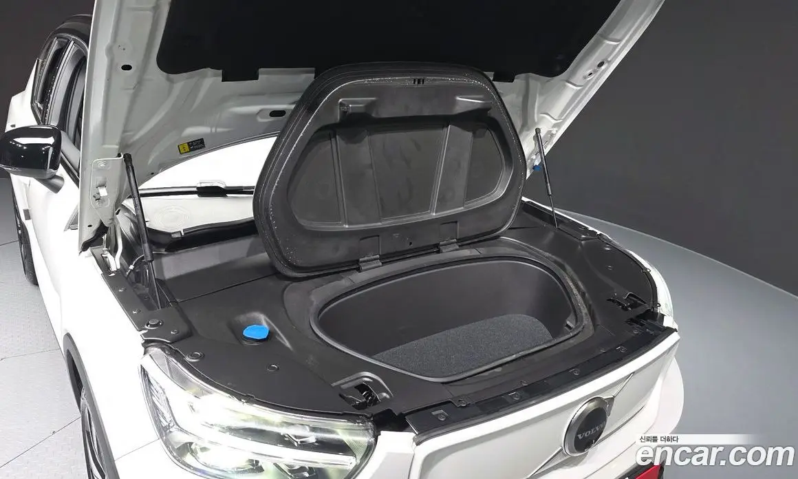 Volvo XC40 2022 0.2 автомат (гидро), фото 6