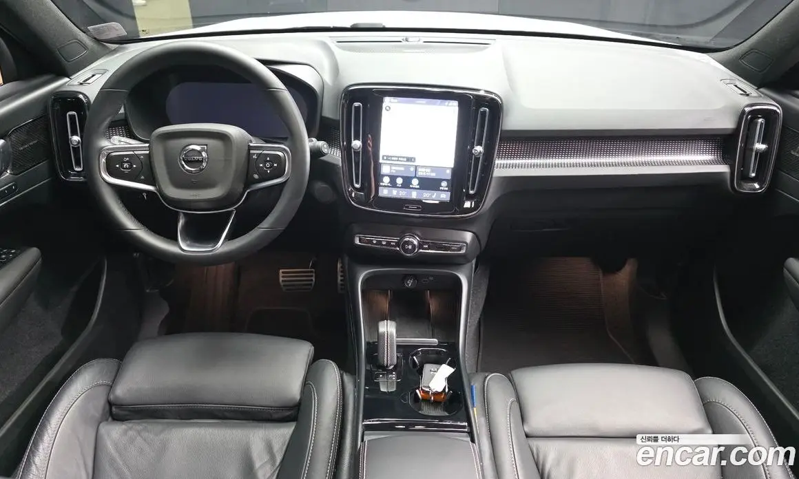 Volvo XC40 2022 0.2 автомат (гидро), фото 10