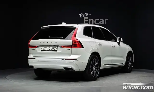 Volvo XC60 2018 2.0 автомат (гидро), миниатюра 2