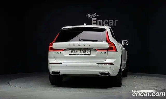 Volvo XC60 2018 2.0 автомат (гидро), миниатюра 4