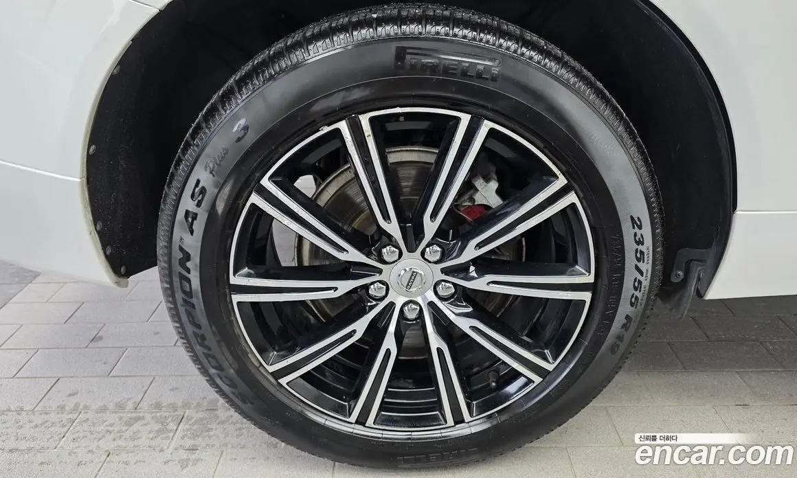 Volvo XC60 2018 2.0 автомат (гидро), фото 5